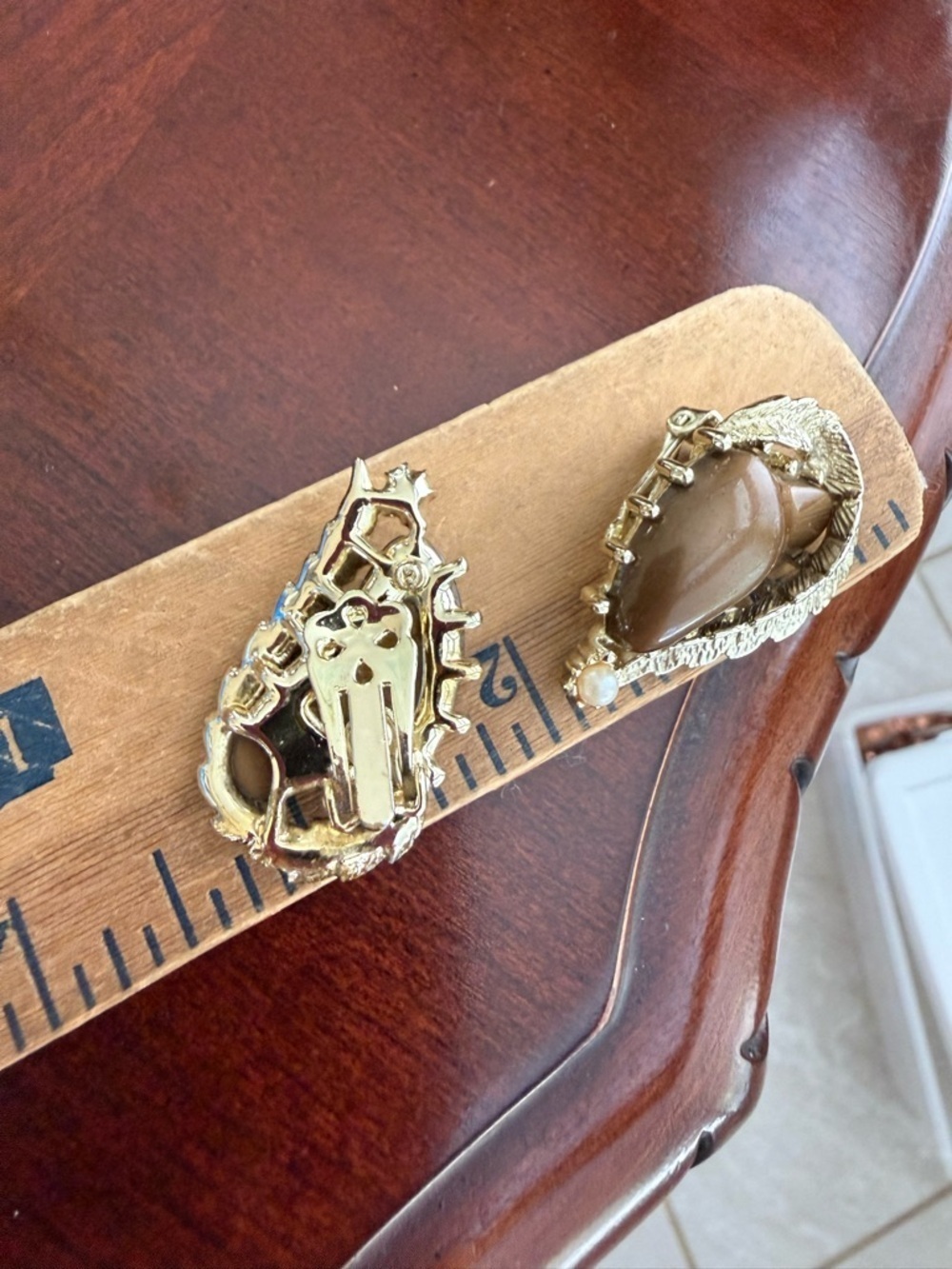 Vintage Clip On Earrings - Picture 2 of 2
